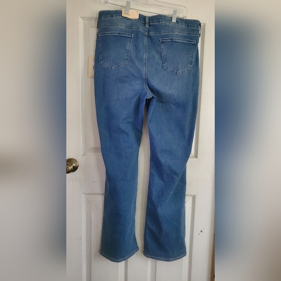 NYDJ BARBARA BOOTCUT LYFT TUCK WOMANS JEANS, SIZE 16 - Picture 5 of 8